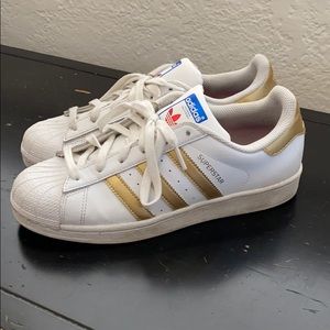 🌱 SOLD 🌱 Adidas boys Superstar so 7y
